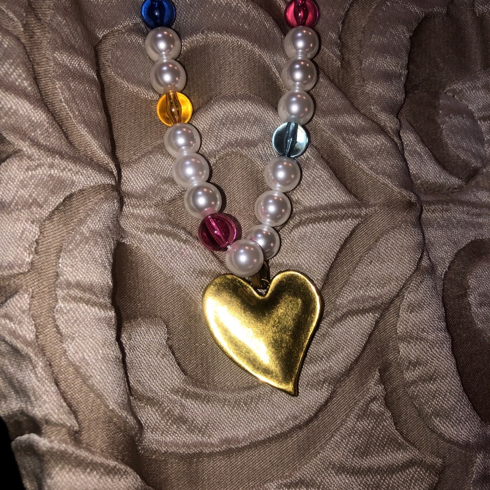 Kurt Geiger Pearl Necklace with Multicolor Gem Heart Pendant - Picture 3 of 6